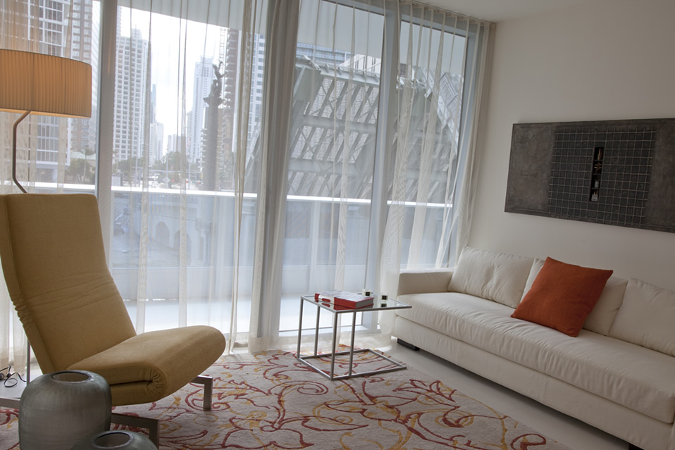 Progetti Mussi contract: Epic Miami interni divano e poltrona