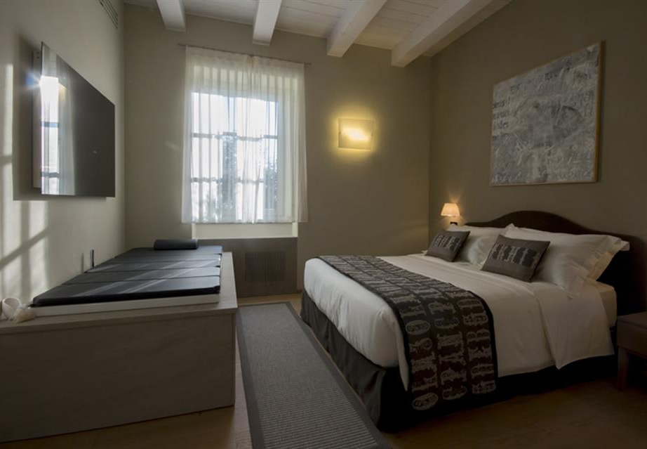 Mussi contract project: Relais San Maurizio room interiors bedroom